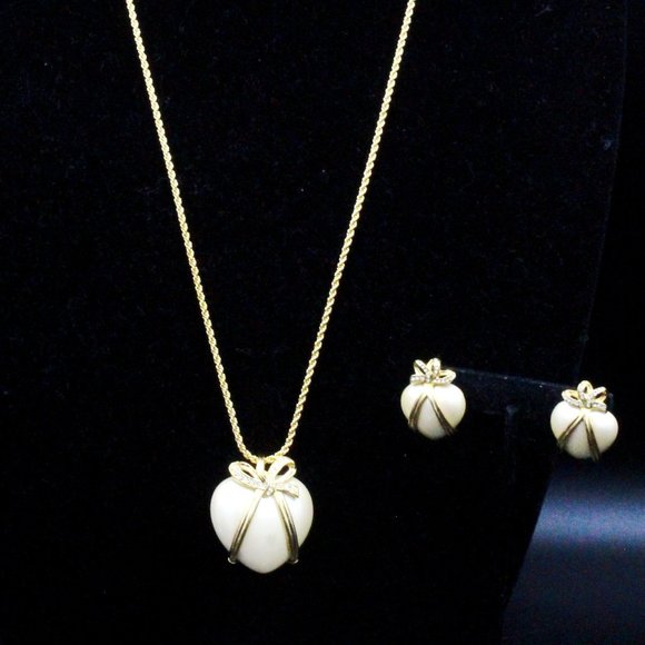 Joan Rivers Contemporary Puff Heart Beige Necklace Earrings Set - Picture 7 of 12